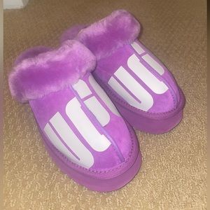 BRAND NEW PLATFORM UGG SLIPPERS